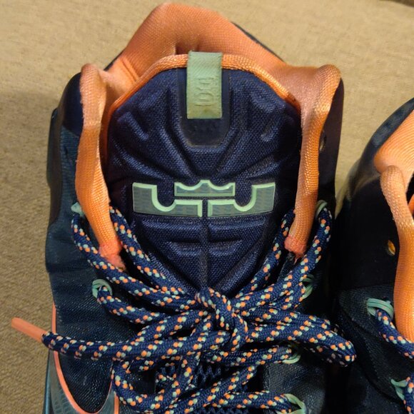 Nike Lebron 11 Akron vs Miami Shoe Men's US SIZE 10.5 - Picture 3 of 10